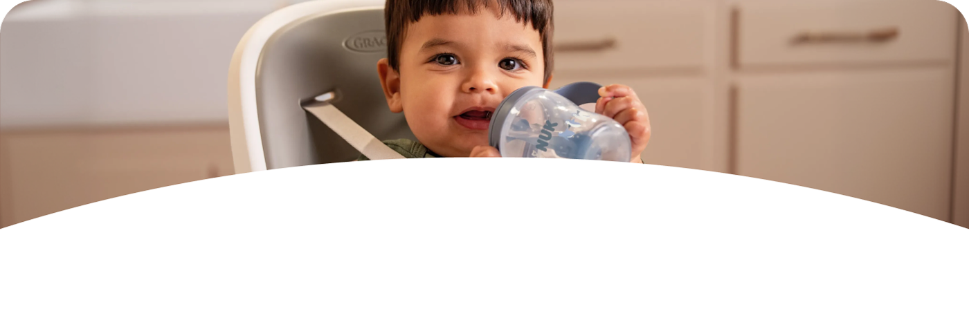 [Translate to Polish (Reborn) nuk.pl:] Baby with Learner Bottle Straw