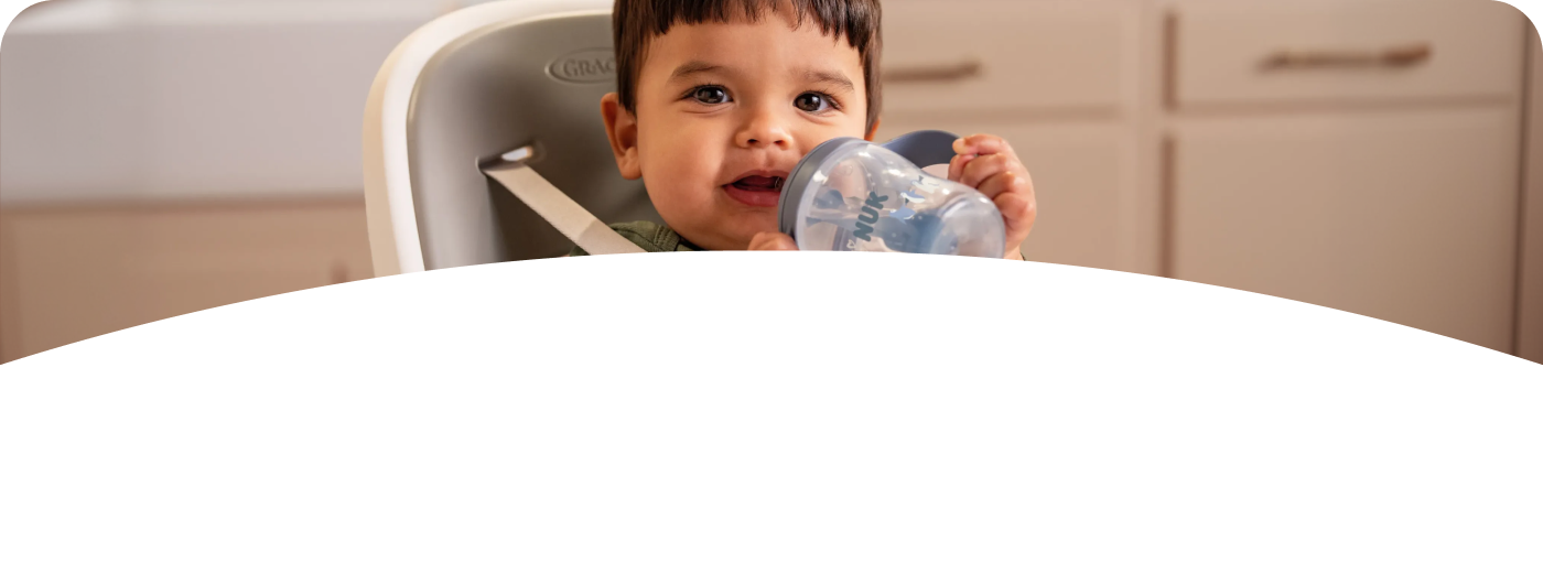 [Translate to Polish (Reborn) nuk.pl:] Baby with Learner Bottle Straw