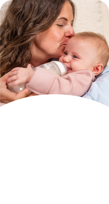 [Translate to Polish (Reborn) nuk.pl:] Baby with Babybottle