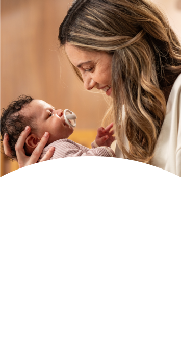 [Translate to Polish (Reborn) nuk.pl:] Mother with baby and soother