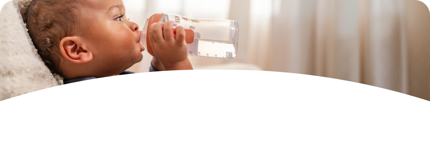 [Translate to Polish (Reborn) nuk.pl:] Baby with Learner bottle