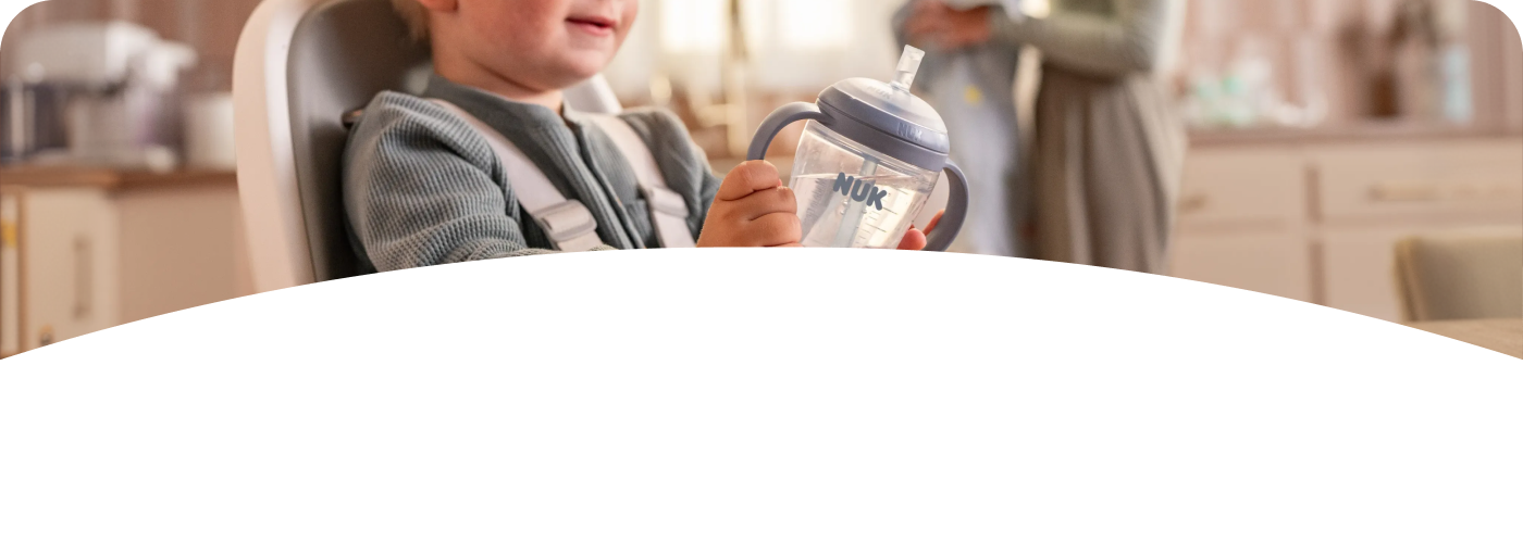 [Translate to Polish (Reborn) nuk.pl:] Baby with Learner Bottle Straw
