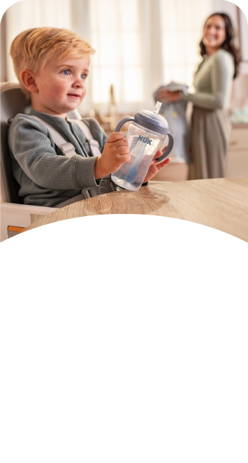 [Translate to Polish (Reborn) nuk.pl:] Baby with Learner Bottle Straw