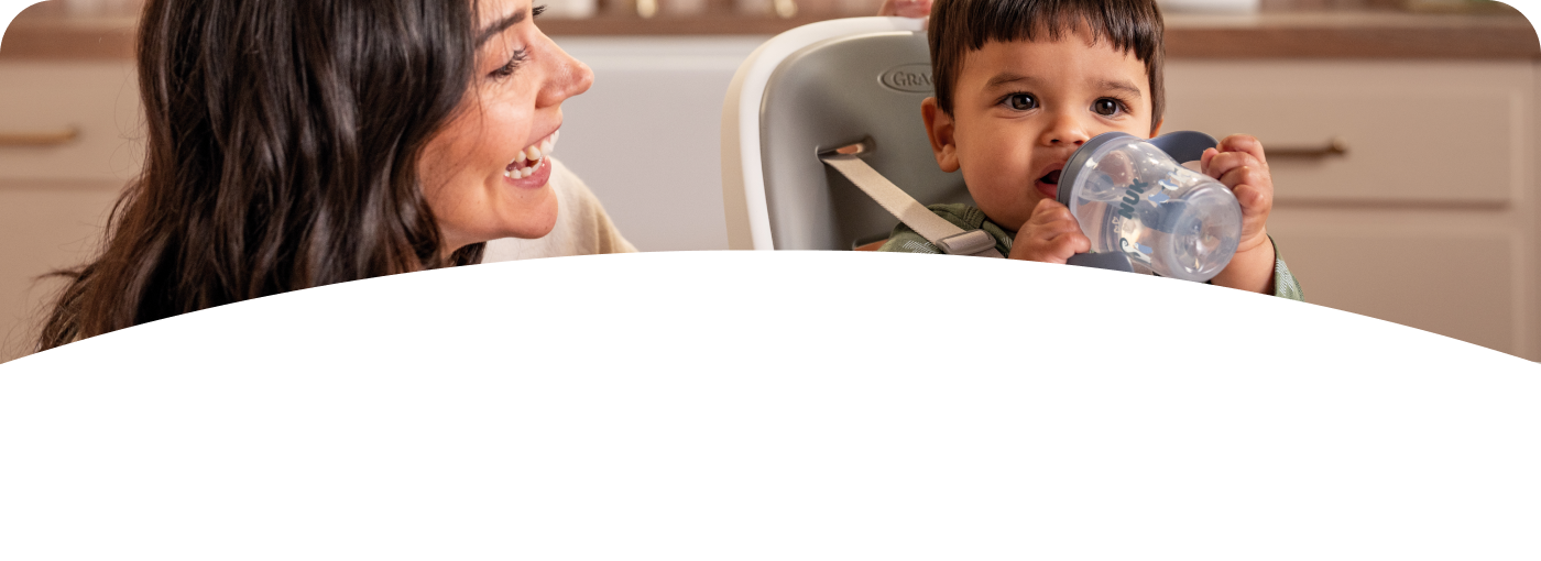 [Translate to Polish (Reborn) nuk.pl:] Mother and Baby with Learner bottle