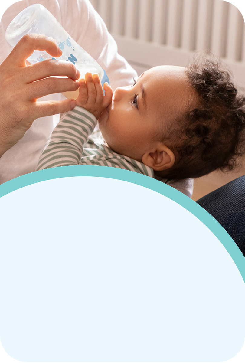 [Translate to Polish (Reborn) nuk.pl:] Baby with Baby bottle