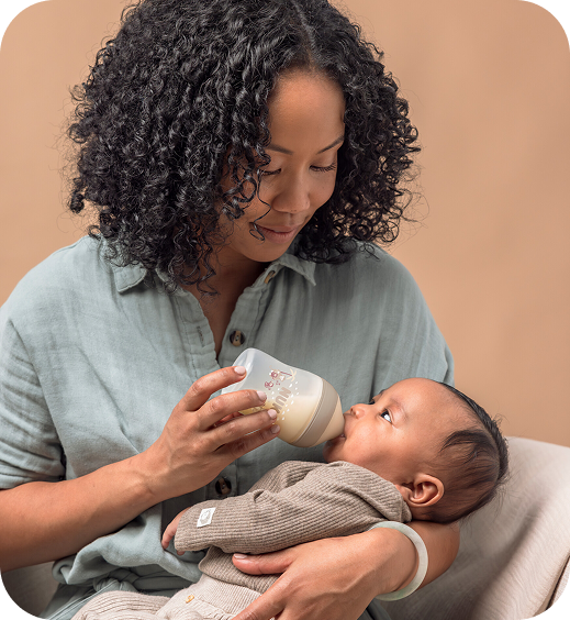 [Translate to Polish (Reborn) nuk.pl:] Mother with Baby and Baby bottle