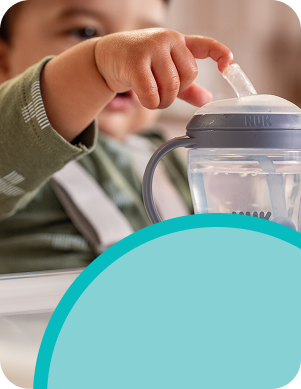 [Translate to Polish (Reborn):] NUK Perfect Match Learner bottle with baby