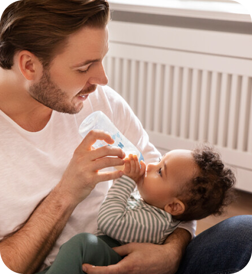 [Translate to Polish (Reborn) nuk.pl:] Father with Baby and Baby bottle