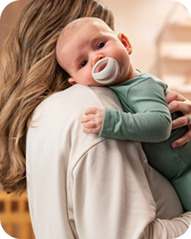 [Translate to Polish (Reborn) nuk.pl:] Mother with Baby and soother